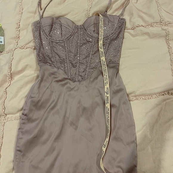 SATIN EMBELLISHED MINI DRESS IN MAUVE never worn tag still ok size 6 - Picture 2 of 2